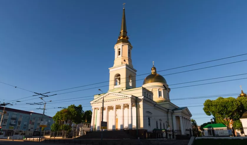 Главные новости Ижевска на утро 17 июля: плавучий остров закрепили и мужчина столкнул с 17 этажа девочку