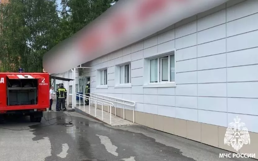 Частный медцентр загорелся в Ижевске
