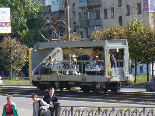 В Ижевске музыкальный трамвай подвез молодоженов