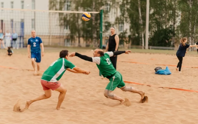 На спортивных площадках страсти кипят!