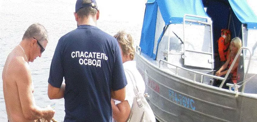 В Удмуртии на Каме двух женщин с семью детьми на надувном матрасе вынесло на судовой ход