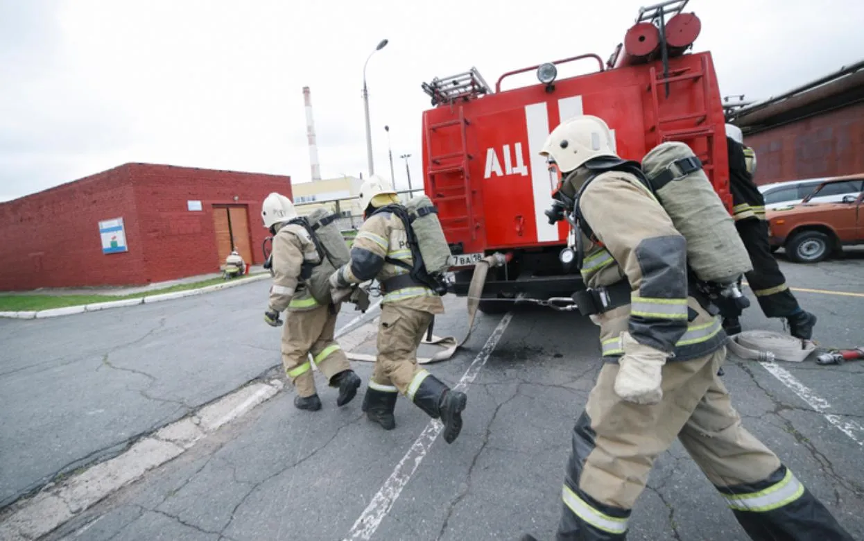 Пожарные из Удмуртии приведены в готовность из-за крупного пожара в Нижнекамске