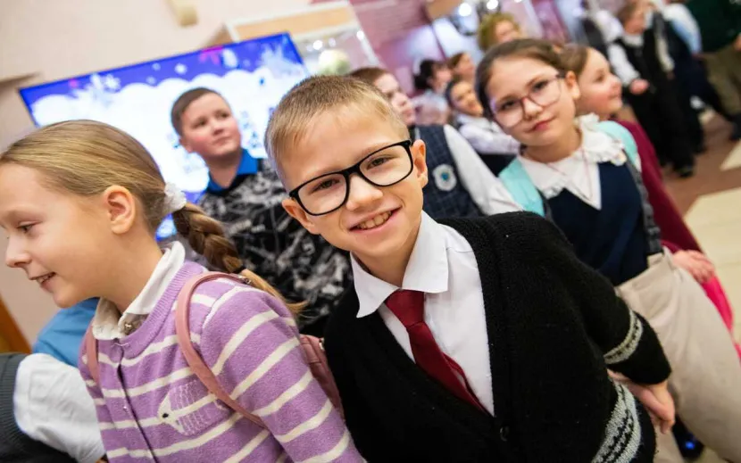 Юные зрители перед началом спектаклей фестиваля «Снежность». Фото: дирекция фестиваля «Снежность»