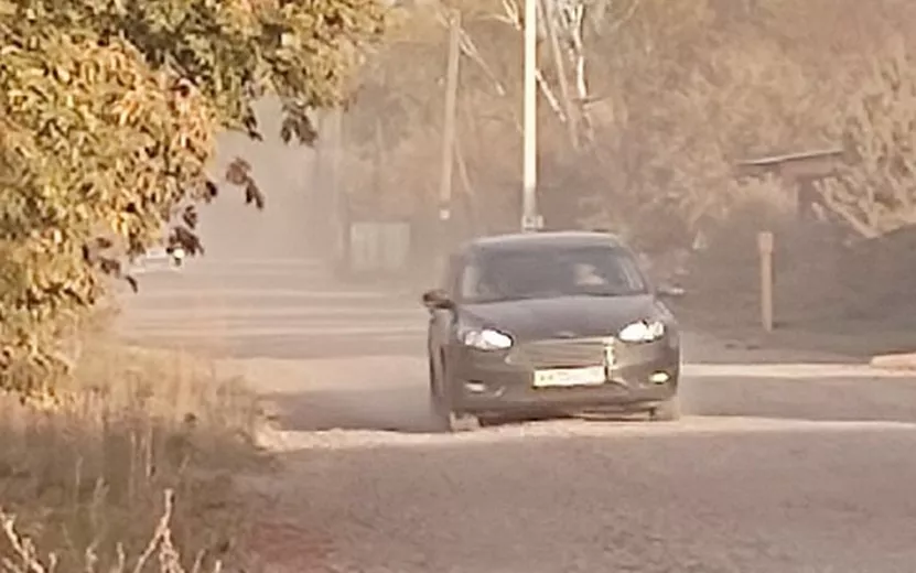 «Дышать нечем!»: жители деревни под Ижевском жалуются на пыль от дороги
