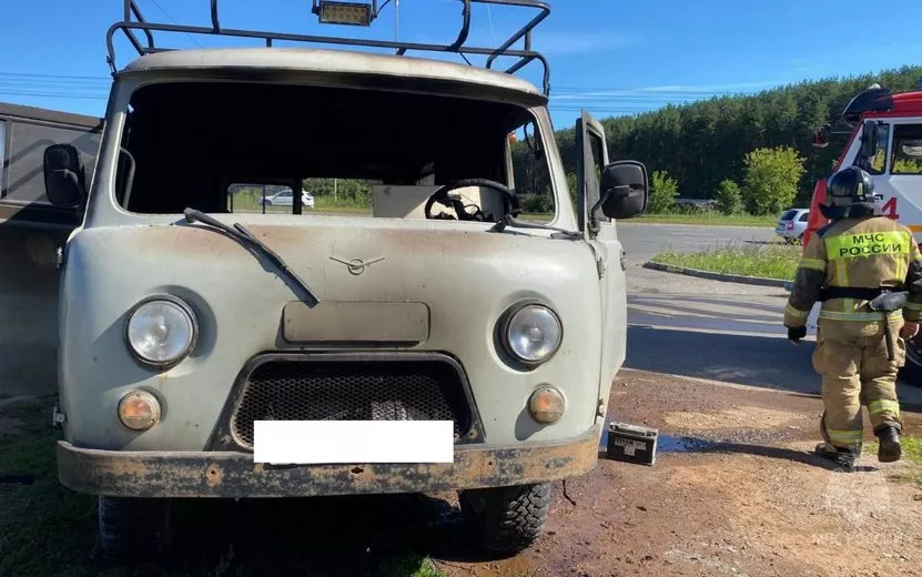 Автомобиль УАЗ сгорел на ул. 10 лет Октября в Ижевске