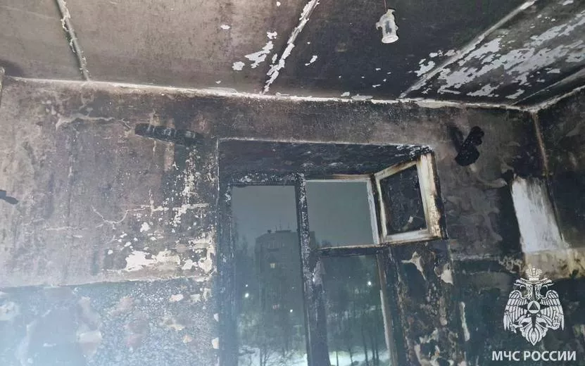 Мужчина погиб при пожаре в многоэтажке в Глазове