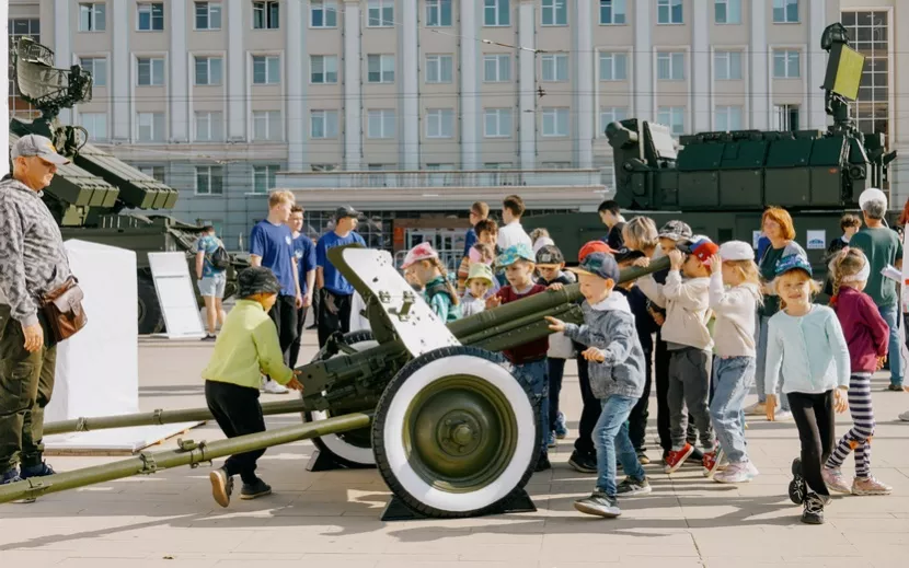 Выставка военной техники на Центральной площади Ижевска. Фото: Маша Бакланова