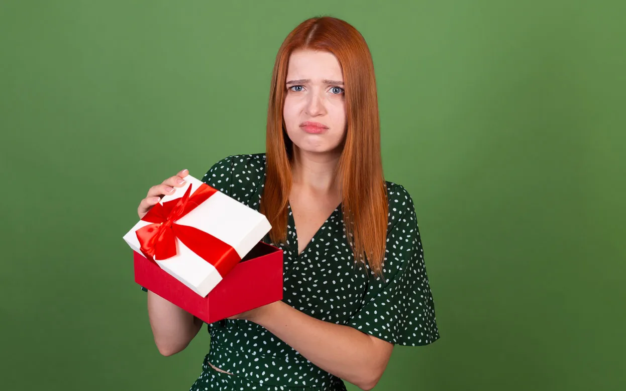 Она хотела совсем не это! Какие подарки не стоит дарить взрослой женщине на 8 марта