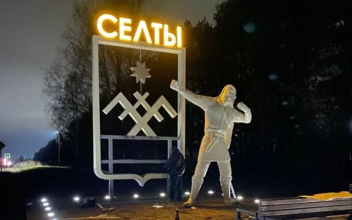 Памятник богатырю появился на въезде в Селты