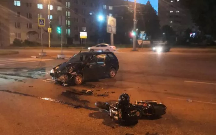 Двух мотоциклистов сбили за вечер понедельника в Ижевске