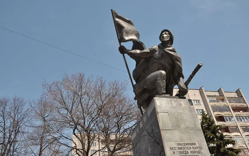 Монумент 30-летия Победы в Великой Отечественной войне