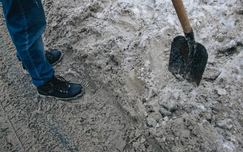 Глава Удмуртии призвал чиновников выйти на уборку улиц от снега