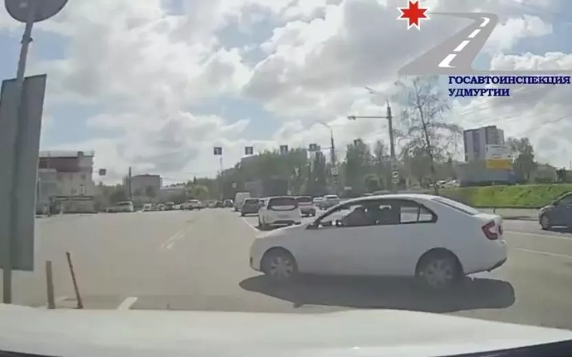 ДТП на ул. Удмуртской в Ижевске, 20 мая. Видео: Госавтоинспекция Удмуртии