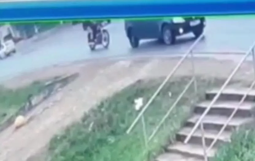 Момент ДТП с мотоциклом в Сюмсях. Видео: Госавтоинспекция Удмуртии