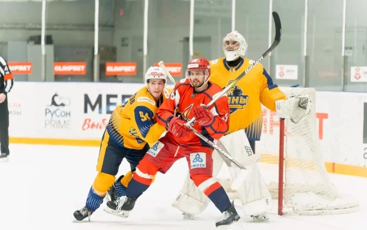 Хоккейная «Ижсталь» дома проиграла аутсайдеру ВХЛ