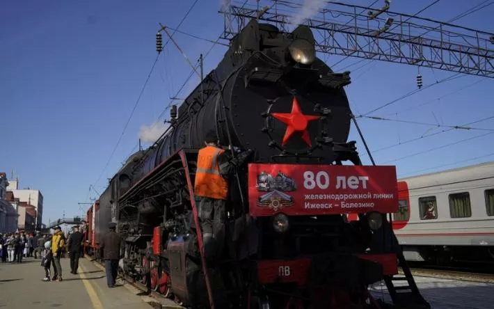 Фотофакт: «Поезд Победы» прибыл на ж/д вокзал Ижевска