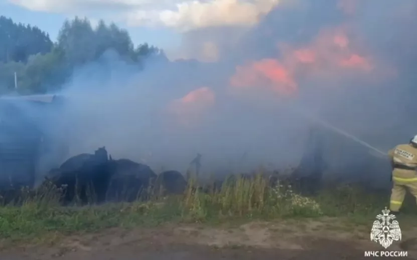 Баня и дом сгорели в Удмуртии