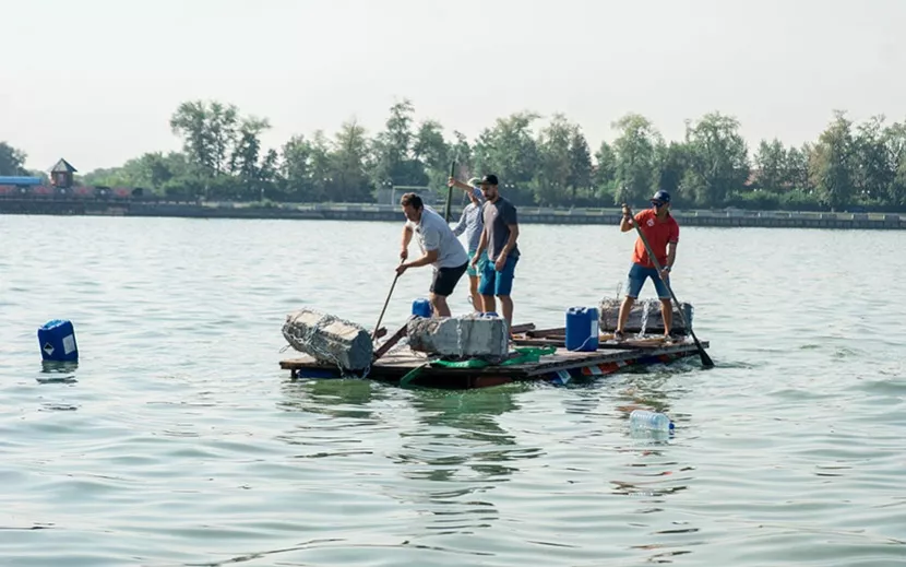 На Ижевском пруду установили подводные грузы, к которым и будут крепиться яхты 