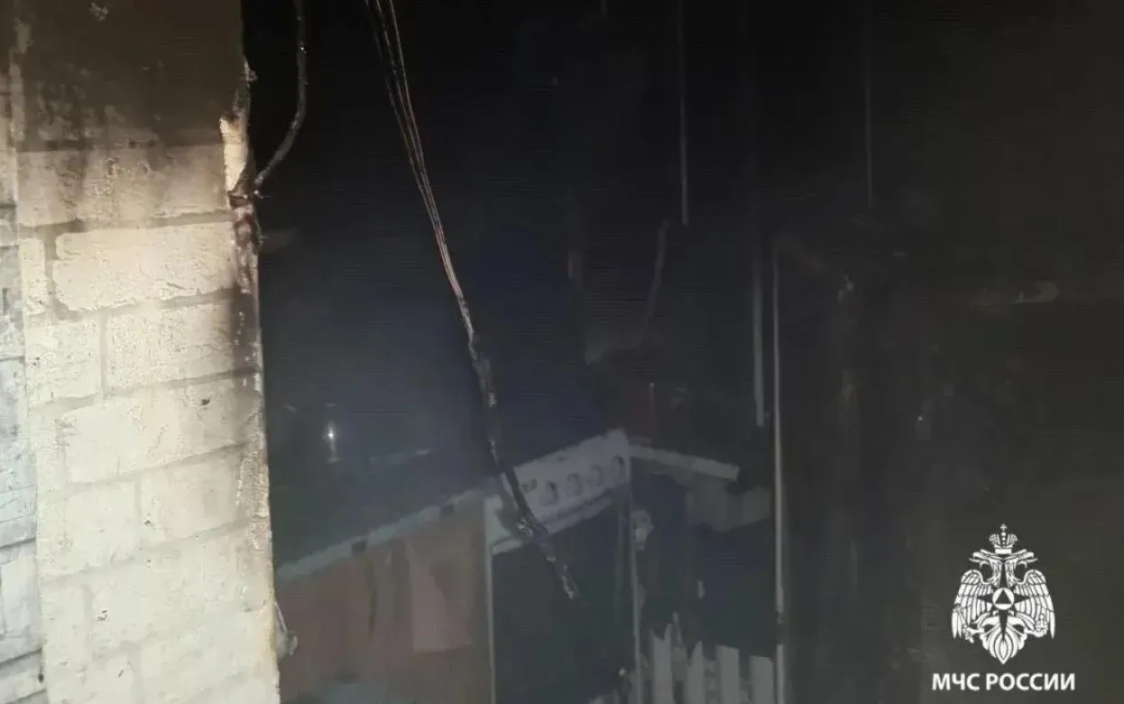 Двух пенсионеров спасли из горящего дома в Удмуртии