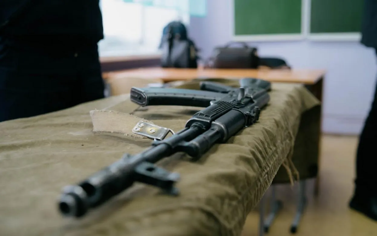 Житель Удмуртии с макетом АК угрожал посетителям ночного бара