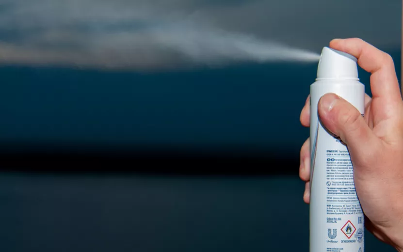 Эксперт развеял миф об опасности антиперспирантов и дезодорантов