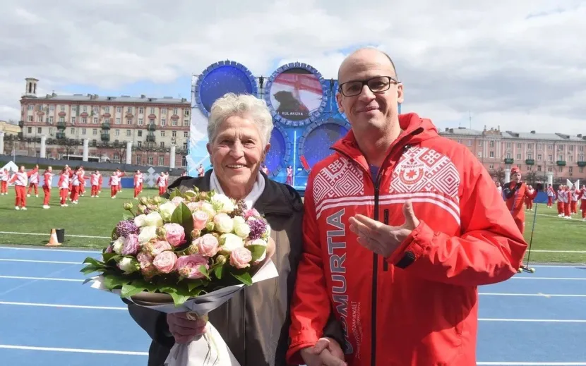 Александр Бречалов поздравляет четырехкратную олимпийскую чемпионку, девятикратную чемпионку мира и 39-кратную чемпионку СССР Галину Кулакову с Днем рождения.