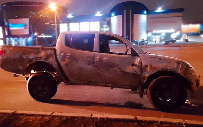 Житель Ижевска на иномарке снес ограждение на ул. Удмуртской