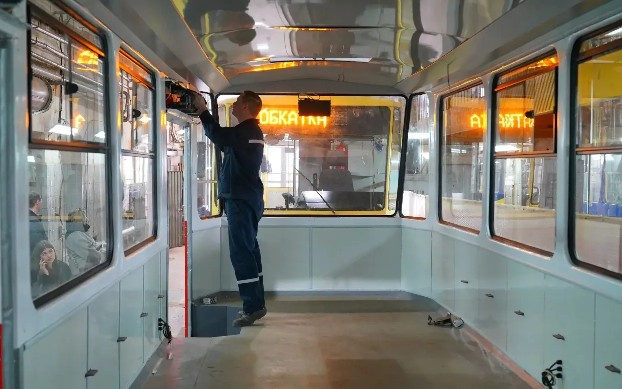 9 трамвайных вагонов 80-х годов обновят специалисты ИжГЭТ