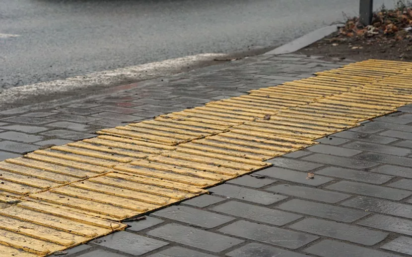 На дорожке не забыли и о доступной среде