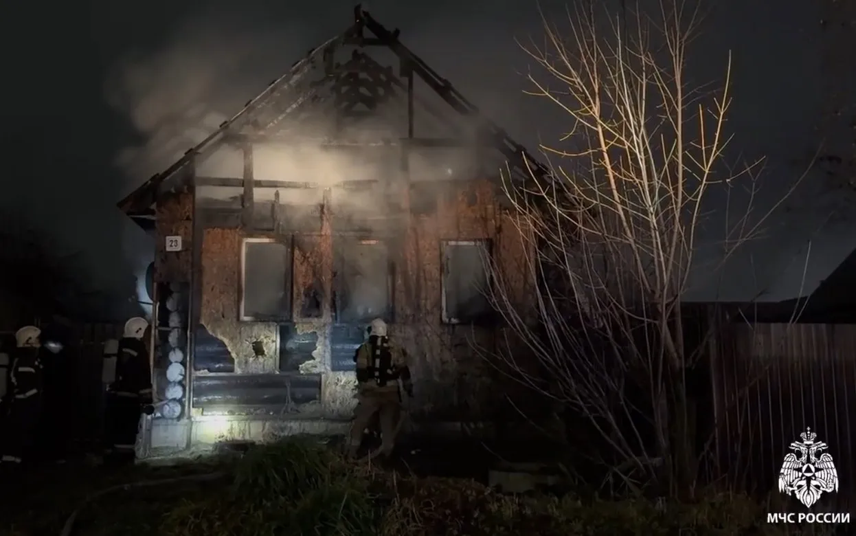 Дом сгорел на улице Западной в Ижевске