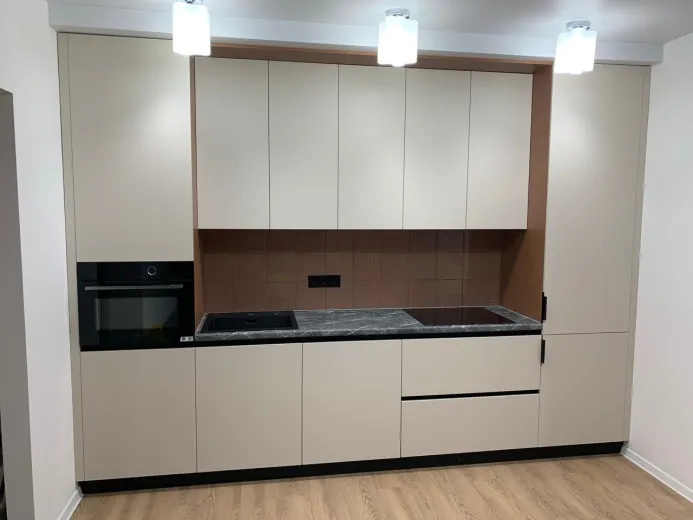 Небольшая кухня – доставлена из Ижевска в Москву. Фото: предоставлено мебельной студией «Вельвет»