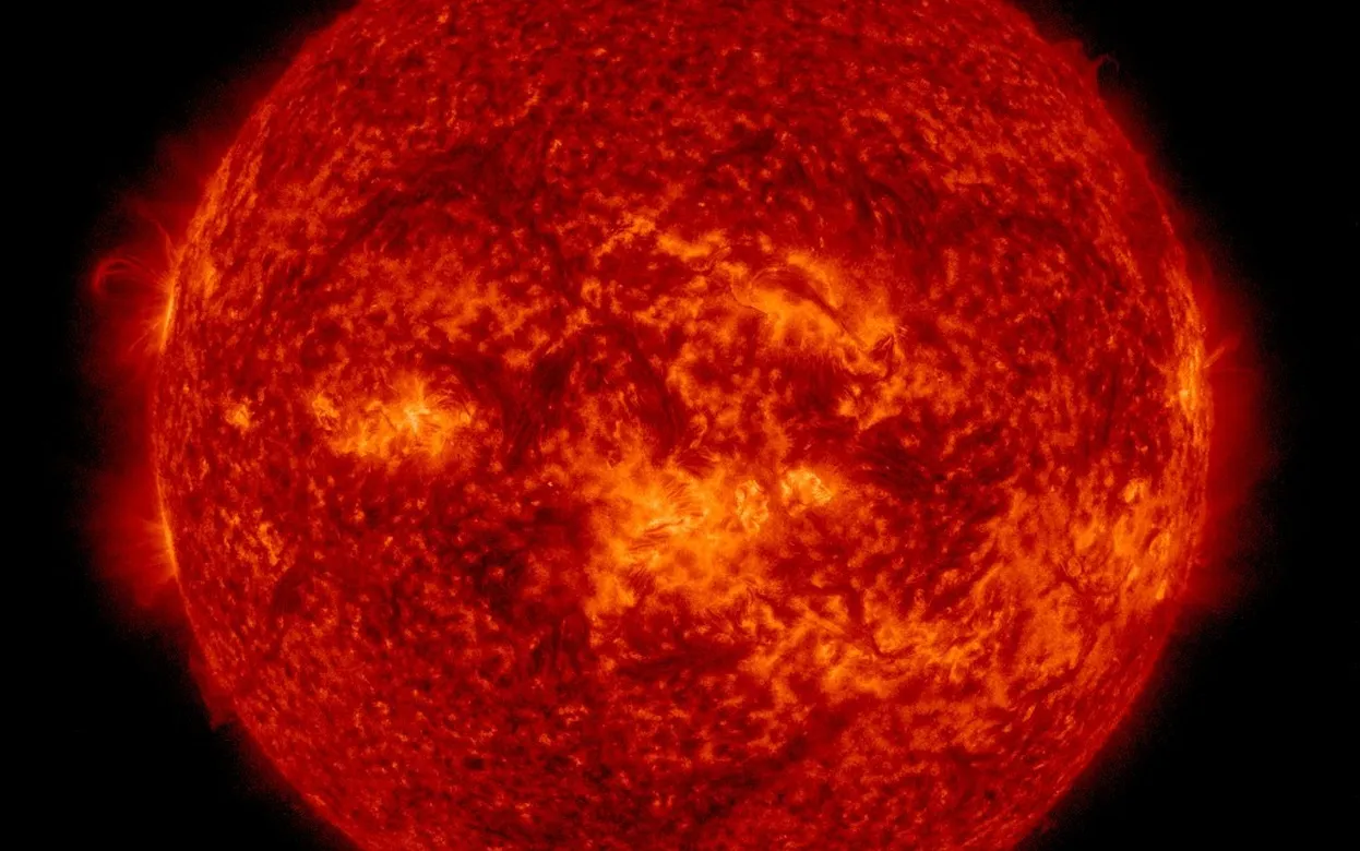 Прогноз магнитных бурь на неделю с 27 июля по 2 августа 2026 года: на Солнце по-прежнему активна корональная дыра 