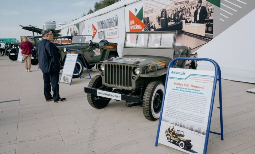 Выставка военной техники на Центральной площади Ижевска. Фото: Маша Бакланова