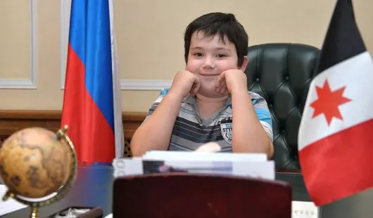Фотофакт: юный ижевчанин занял рабочее кресло Александра Волкова