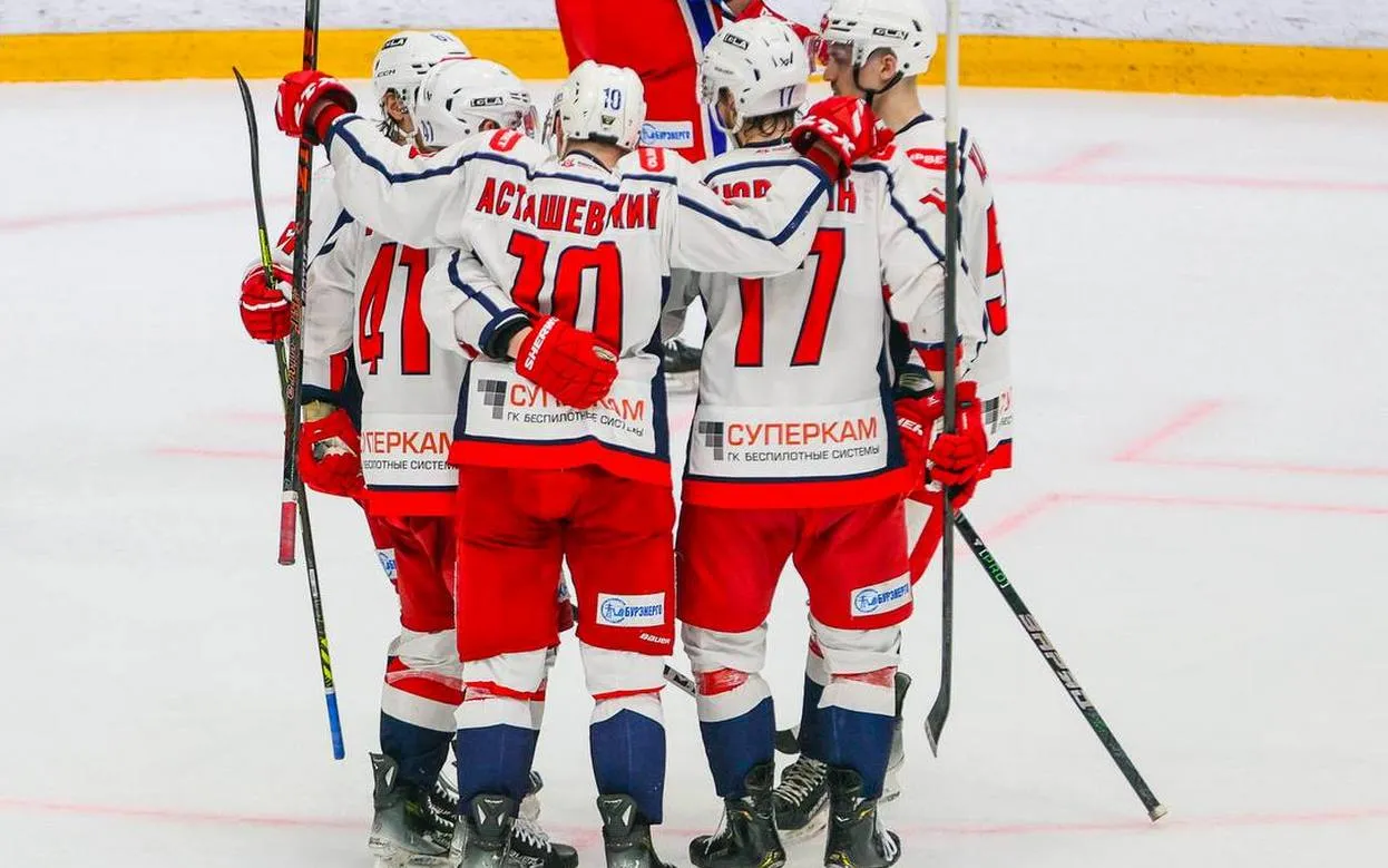 Хоккейная «Ижсталь» победила в Рязани