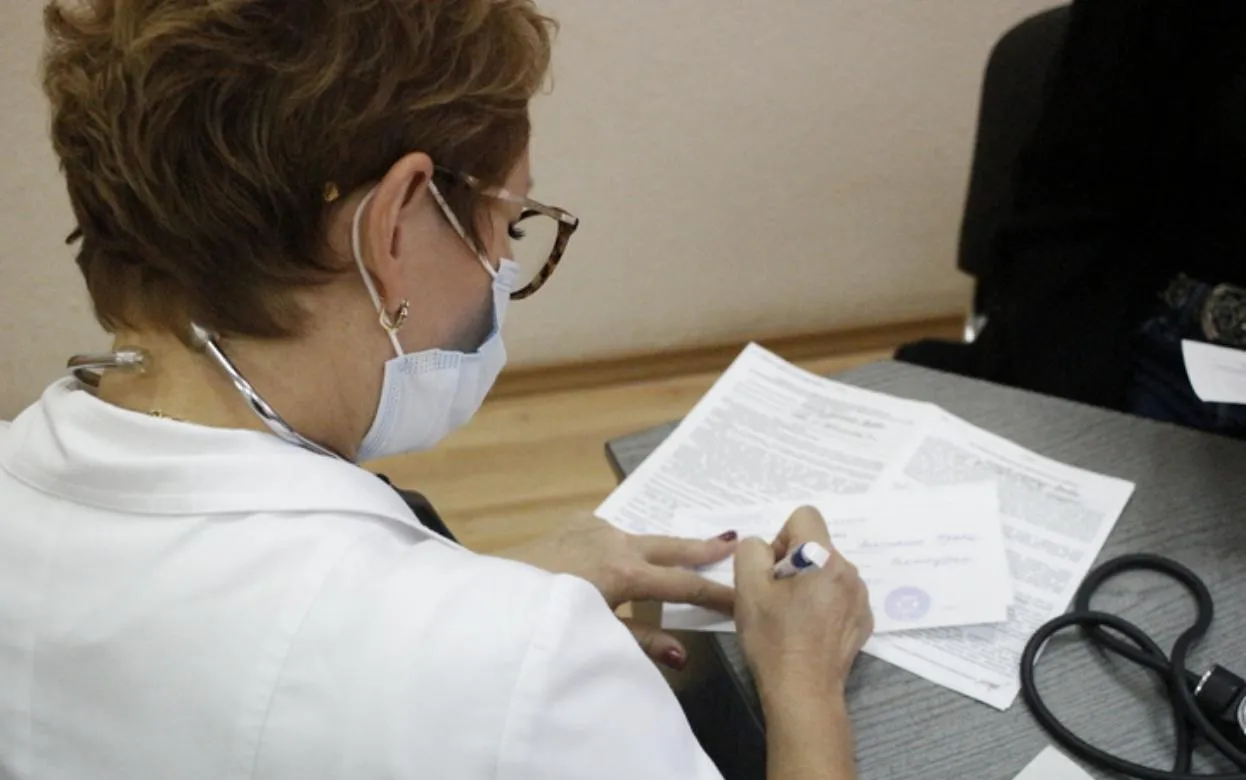 Жители Удмуртии смогут дистанционно получать медсправки и заключения для детей