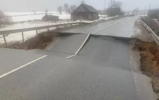 Дорога обрушилась на участке федеральной трассы в Удмуртии