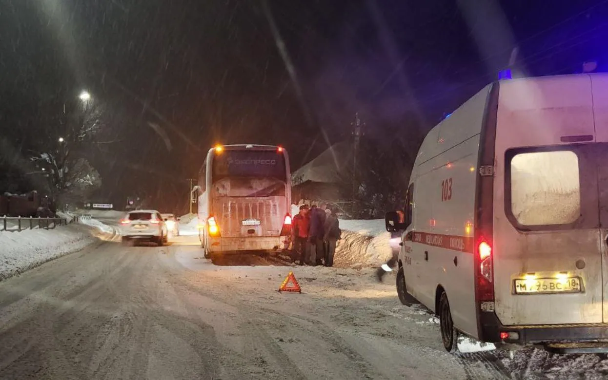 Три человека пострадали в ДТП с автобусом в Удмуртии