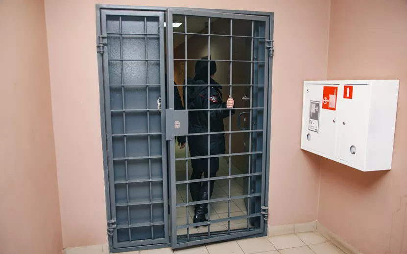 Находившегося в розыске жителя Свердловской области арестовали за кражу в Воткинске
