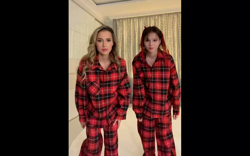 Алина Загитова танцует с сестрой. Видео: @azagitova_official