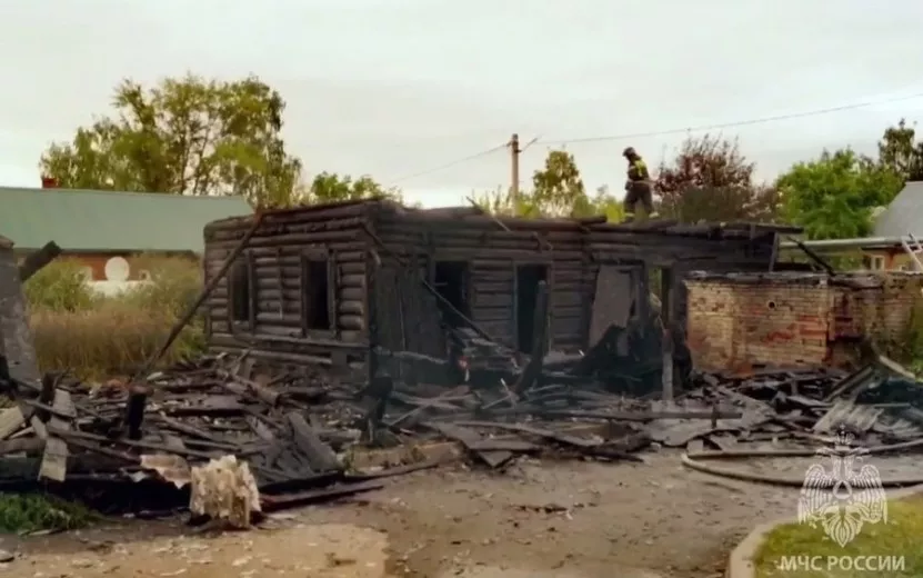 Школьницы сожгли нежилой дом в Глазове