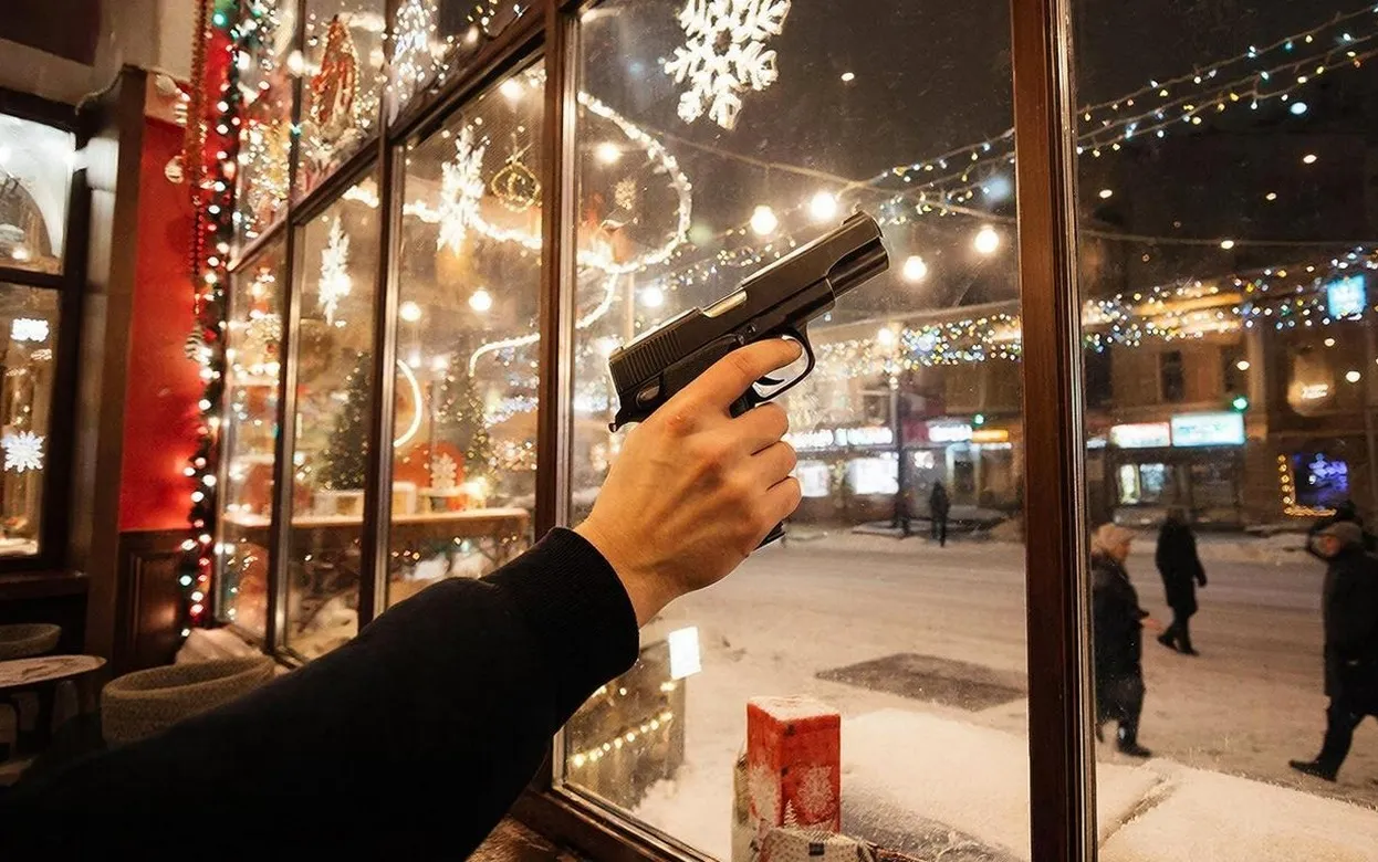 Сарапульчанин устроил стрельбу из сигнального пистолета в кафе