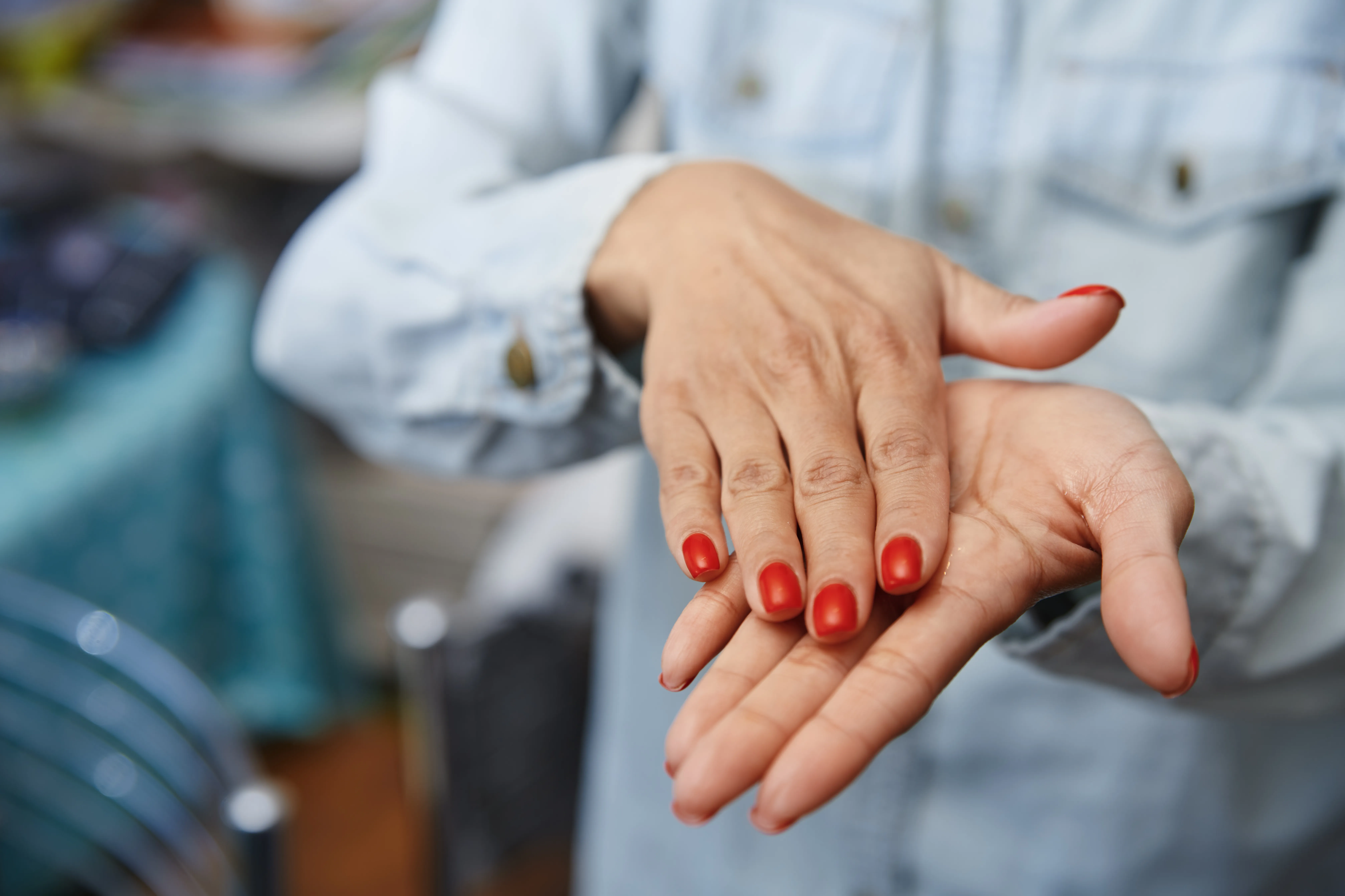 Ногти слоятся и ломаются? Простые способы укрепить их дома