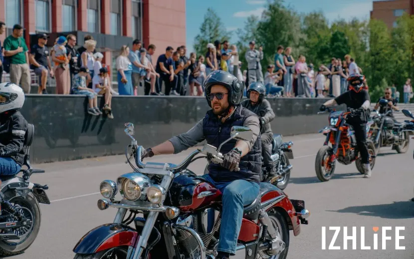 Сотни мотоциклистов Ижевска открыли сезон. Фото: Маша Бакланова