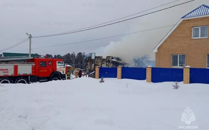Дом, баня и гараж сгорели под Ижевском