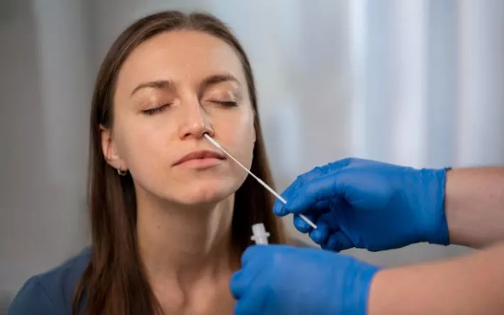 Сдачу ПЦР-теста при возвращении в Россию отменили