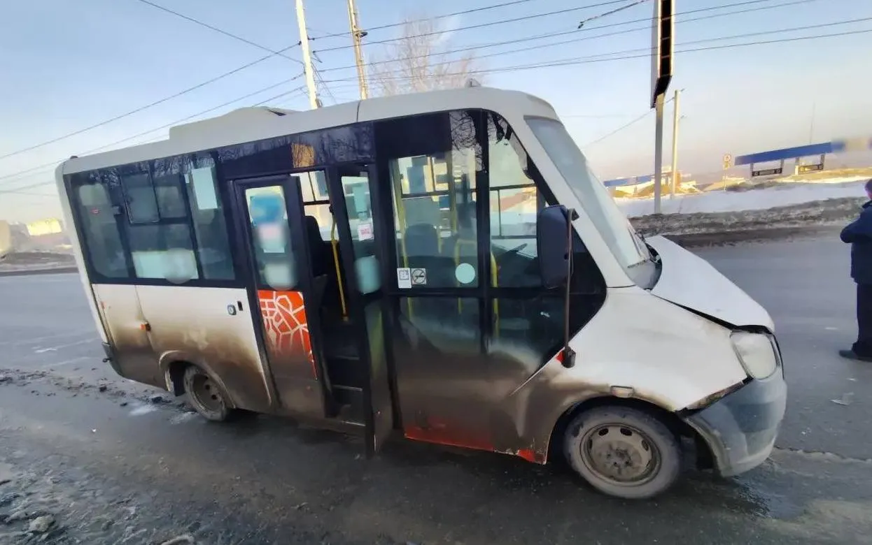 Две женщины пострадали в столкновении двух автобусов в Ижевске