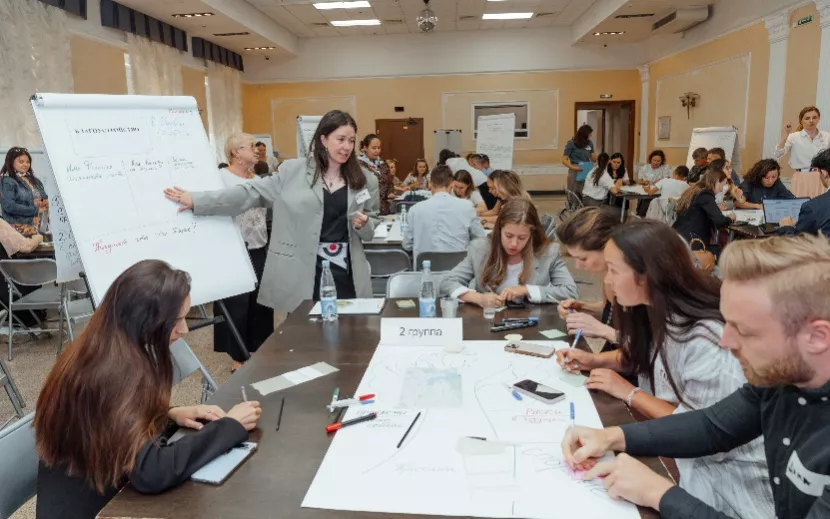 Предложения по улучшению городской среды Ижевска вносили предприниматели, руководители экологических НКО и объединений, инженеры заводов города, студенты, преподаватели, психологи, архитекторы, представители Администрации. 