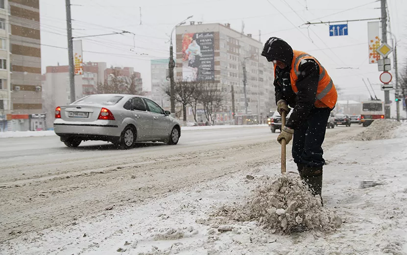 Дорожные службы в ночь с 24 на 25 ноября занимались расширением проезжей части