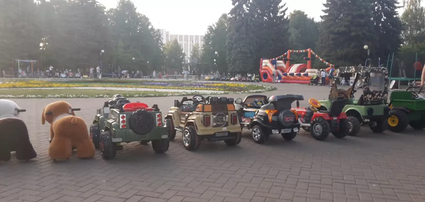 Опрос: место ли аттракционам в сквере у Вечного огня?